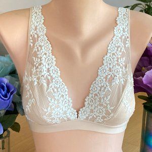 1022 Wacoal Size 36 Nude & Ivory Embrace Lace Bralette Wire Free Style #852191